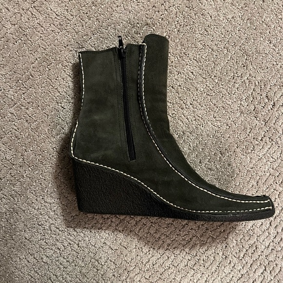 pons|quintana olive green suede boot w/crepe sole. - Picture 2 of 7